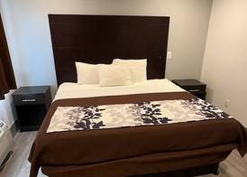 LINDENHURST MOTEL 5