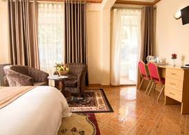 Mountain Breeze Hotel 4