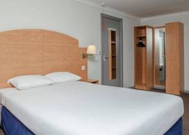 Hotel Campanile Dartford 4