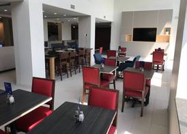 Holiday Inn Express & Suites ROCHESTER-VICTOR by IHG 3