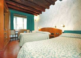 Hotel Corot 5