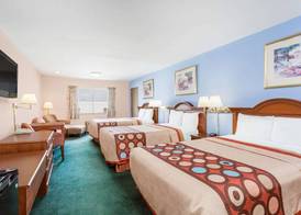 Super 8 by Wyndham Greensboro 5