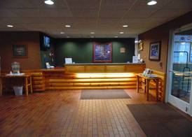 American Inn and Suites Houghton Lake 3