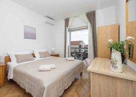 Double bed Room With Private Bathroom and Balcony 5