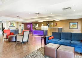 Comfort Suites Clinton near Presbyterian College 3