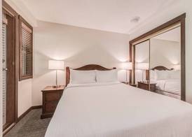 Blackcomb Springs Suites by CLIQUE 4