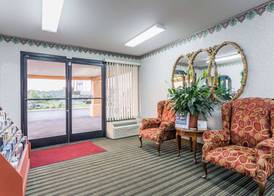 Days Inn by Wyndham Dickson 3