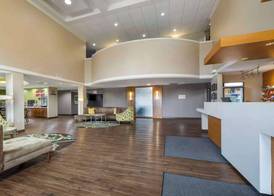 Best Western Plus Patterson Park Inn 2