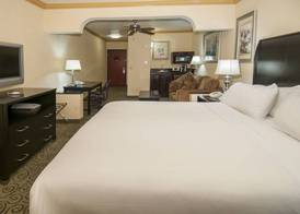 Holiday Inn Express & Suites BAKERSFIELD CENTRAL by IHG 3