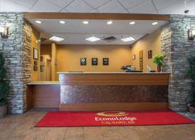 Econo Lodge Inn & Suites University 3