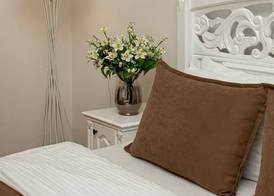 Golden Hotel 4