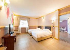 Belmont Village Hotel 4