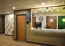 Super 8 by Wyndham Antigo 3
