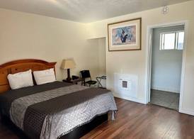 Lone Pine Motel 2