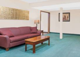Super 8 by Wyndham Middletown 2