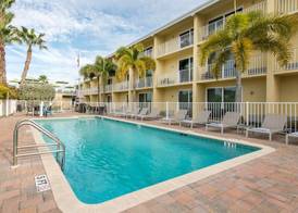 Treasure Island Hotel and Marina 3