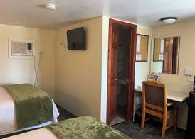 Jake's Corner Motel 5