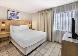 Sonesta Simply Suites Las Vegas Convention Center 5