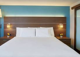 Holiday Inn Express WAIKIKI by IHG 2