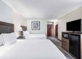 Ramada by Wyndham Hendersonville 3