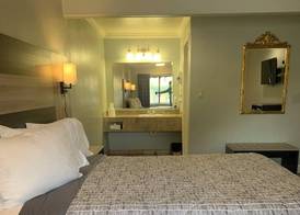 Monterey Oceanside Inn 5