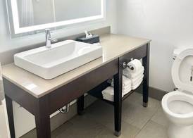 Comfort Inn & Suites Calhoun South 4