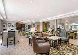 Best Western Plus Des Moines West Inn & Suites 2