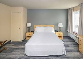 Econo Lodge 5