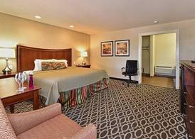 Sunday House Inn and Suites 4