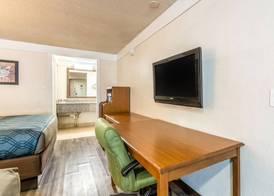 Econo Lodge Gastonia North 5