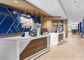 Holiday Inn Express & Suites MARINETTE by IHG 2