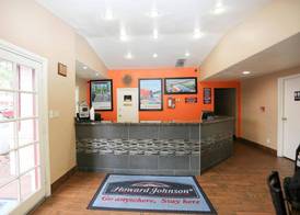 HOWARD JOHNSON FLAGSTAFF I-40 EXIT 198 E. LUCKY LA 5