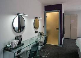 Hotel 105 4