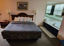 Mackinaw Budget Inn 4