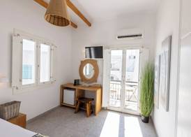 Parosquare Central Suites 2
