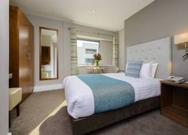 Scott's Hotel 4
