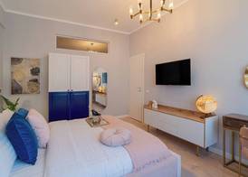 Designer 2-Bedroom Flat with Balcony & Full Amenities Steps from Piata Universitatii 3