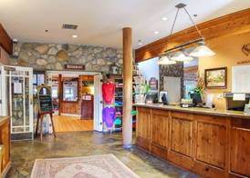 Cambria Pines Lodge 2