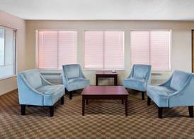 Super 8 by Wyndham Rochelle 2
