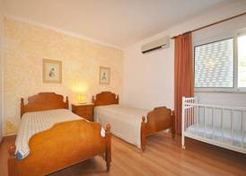 Stylish and Well-equipped, Private Pool, Close to Amenities, Free AC & Wifi 4