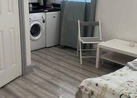 Studio- Sleeps 2-Pets Ok-Action Park and Stn Close 4