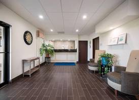Ramada by Wyndham Effingham 2