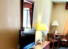 Super 8 by Wyndham Marshalltown 5
