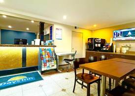 Days Inn by Wyndham Los Angeles LAX South Bay Beach City LA 4