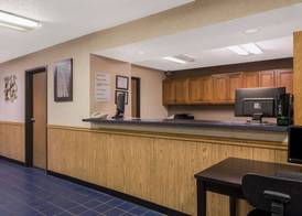 Super 8 by Wyndham Potosi 2