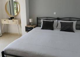 Roza's Home and Studios 5