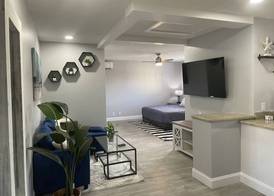 Sunny Palms Inn 5