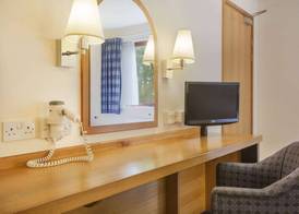Days Inn by Wyndham Magor 4