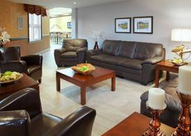 Econo Lodge Inn & Suites 2