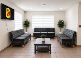 Super 8 by Wyndham Canandaigua 4